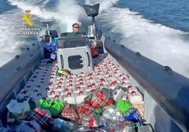 Narcotráfico en Huelva: Intervenida una narcolancha cargada de garrafas de combustible y cinco embarcaciones de apoyo