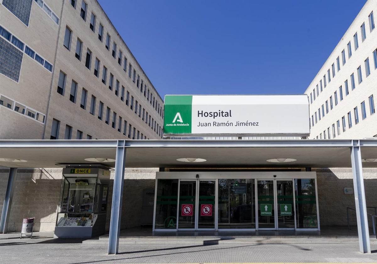 El varón atropellado acabó en el hospital Juan Ramón Jiménez de Huelva