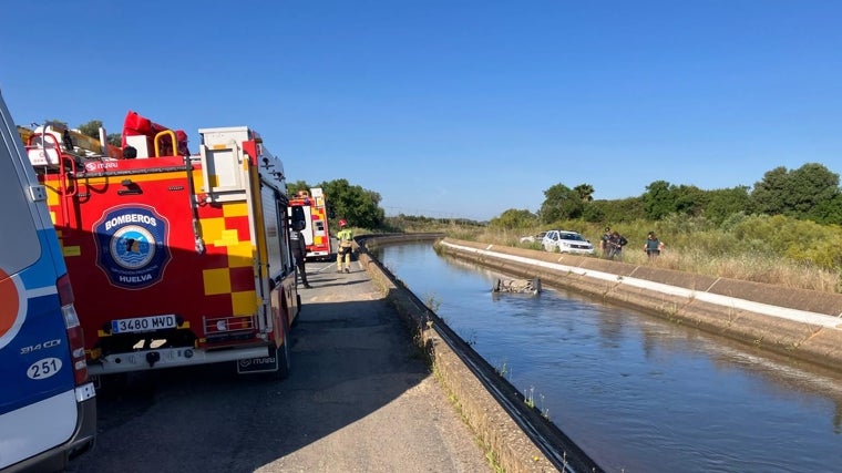 Bomberos, Guardia Civil y Servicios Médicos, en el lugar del accidente