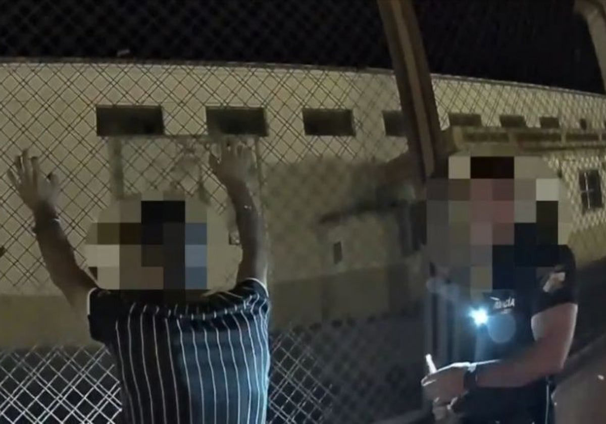 Momento de la detención por parte de la Policía Local de Almonte