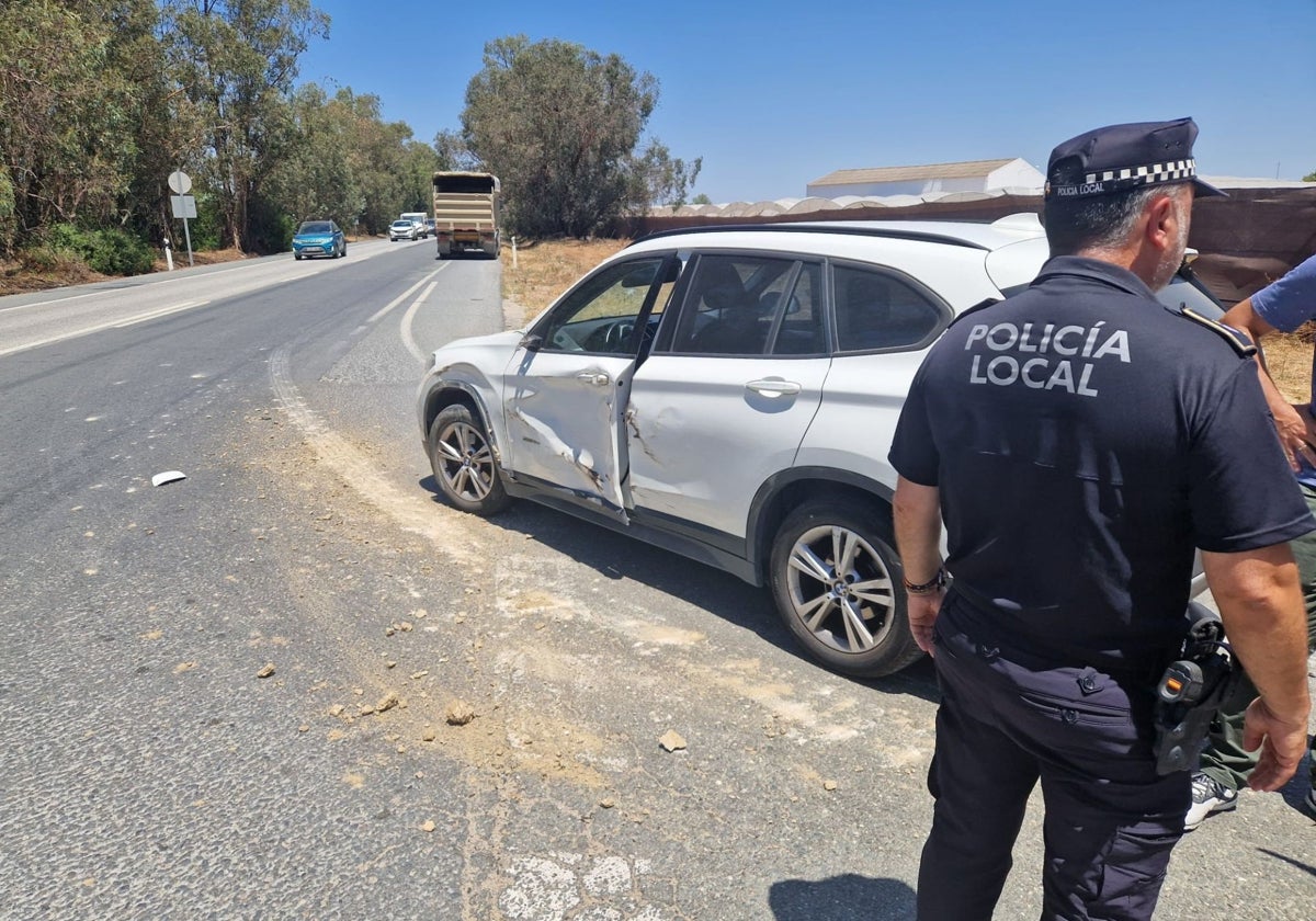 Policía Local de Almonte en el lugar del siniestro