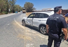 Una mujer herida en una colisión entre un camión y un turismo en  Almonte