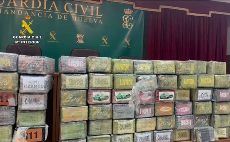 Imagen principal - Narcotráfico en Huelva: Más de 1.000 kilos de cocaína intervenidos y cuatro detenidos en Ayamonte