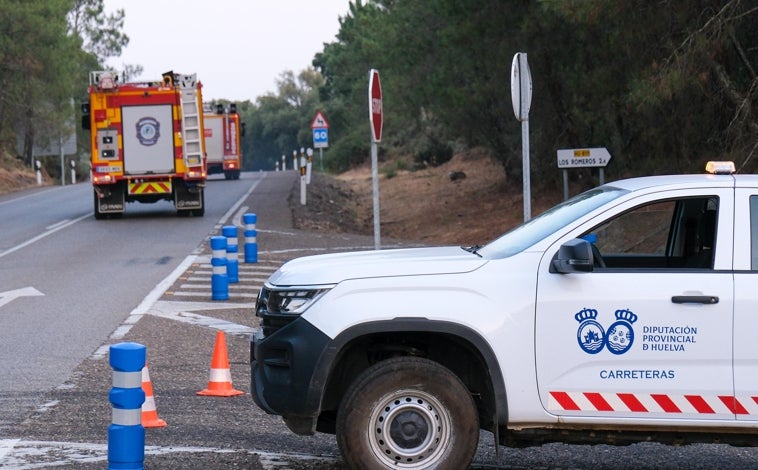 Imagen principal - Huelva al rojo vivo: Hasta 11 incendios en la provincia en una jornada por encima de 40 grados