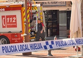 Alarma en el centro de Huelva al incendiarse la cocina de un bar en el Paseo Santa Fe