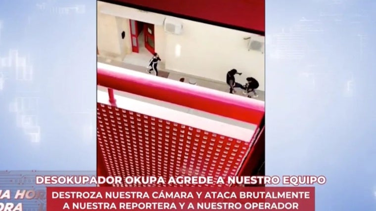 La agresión del okupa al operador de cámara del programa 'En boca de todos'