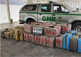 Un cabo de la GNR portuguesa muere tras embestir los narcos su embarcación cerca de Huelva