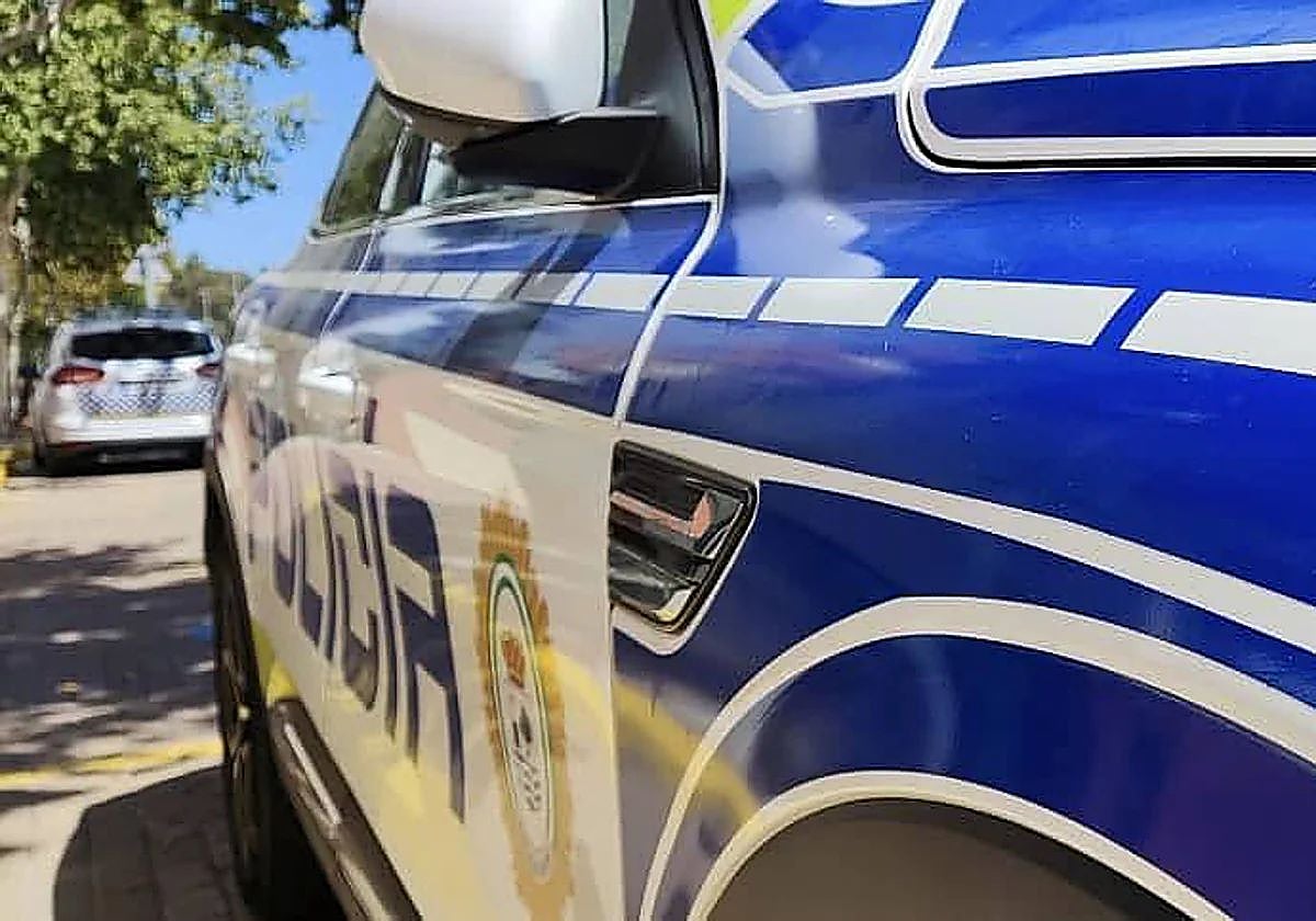 La Policía Local de Isla Cristina continúa buscando al supuesto agresor tras el apuñalamiento