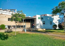 Intenta apuñalar a un médico en el centro de salud de Isla Cristina
