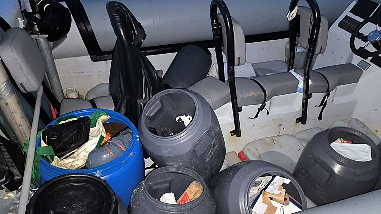 Abandonan una narcolancha frente a las costas de Huelva