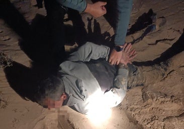 La Guardia Civil frustra un alijo en Islantilla: la intervención se salda con un detenido y cinco fardos aprehendidos