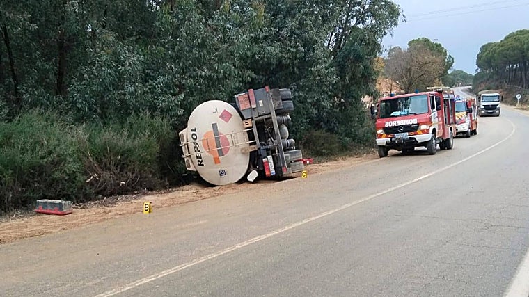 El accidente en la HU-3106 de un camión cisterna que transportaba gasoil