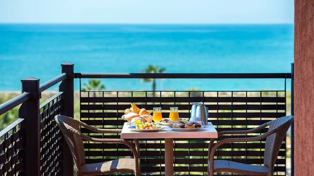Desayuno en una habitación del Puerto Antilla Grand Hotel