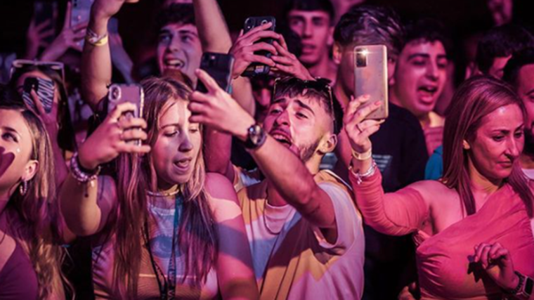 Público disfrutando de un concierto del Wanda Festival 2023