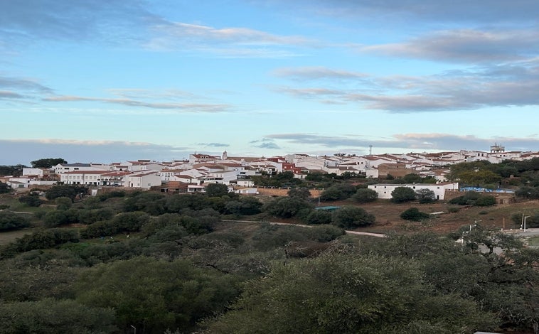 Imagen principal - La carretera más bonita de Huelva que guarda secretos mineros: ¿Te atreves a descubrirla?