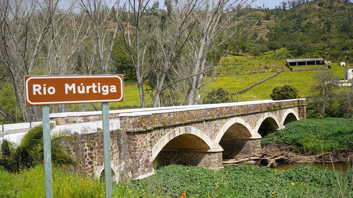 La ruta que une la Sierra de Huelva con Portugal y que esconde uno de los grandes tesoros de la provincia