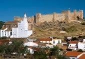 Este pequeño pueblo de Huelva tiene uno de los castillos más espectaculares y mejor conservados de Andalucía