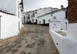 Está rodeado de bosques y tiene menos de 250 habitantes: así es el pueblo más alto de Huelva