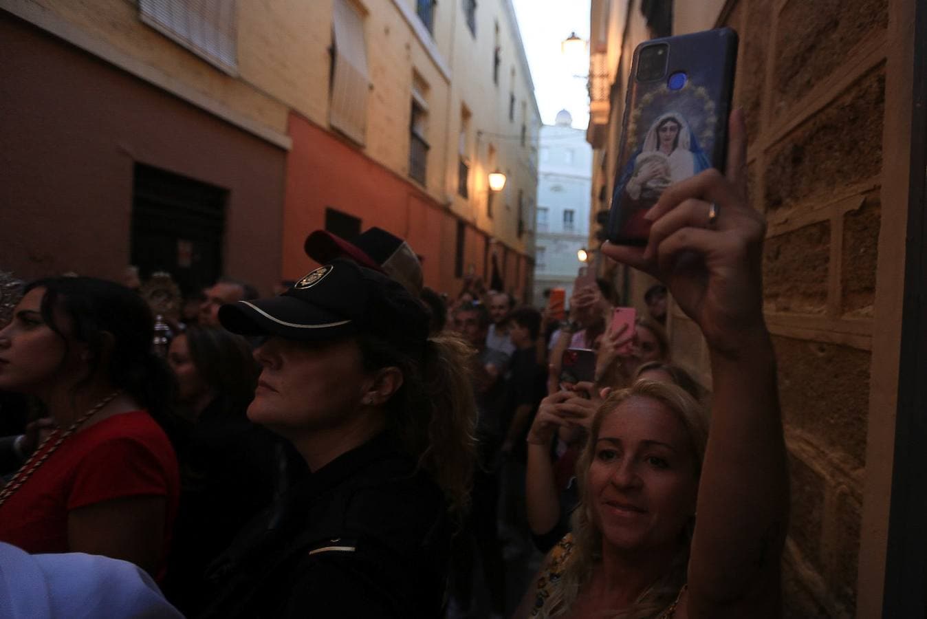 Fotos: las imágenes de los traslados de este jueves a la Catedral de Cádiz