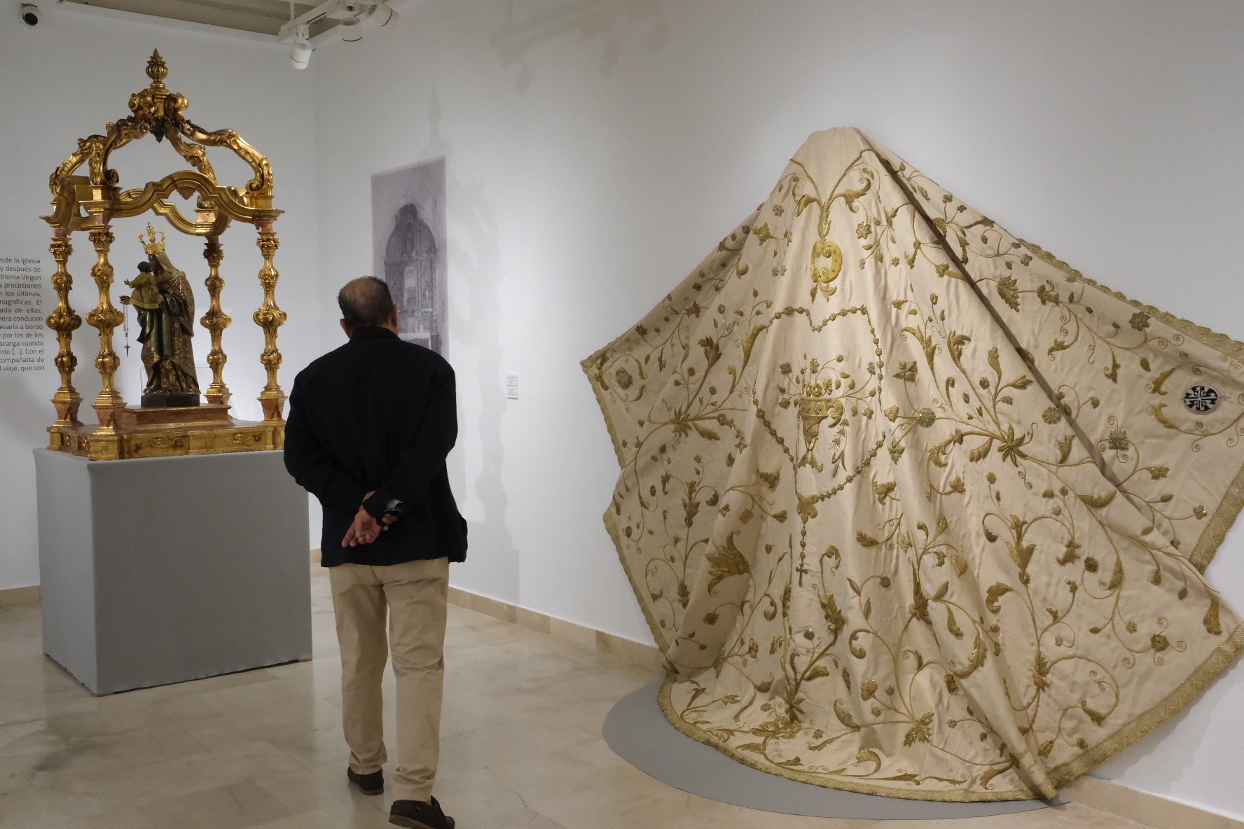 Fotos: la exposición &#039;Rosario, por Cádiz coronada&#039; en la Fundación Cajasol