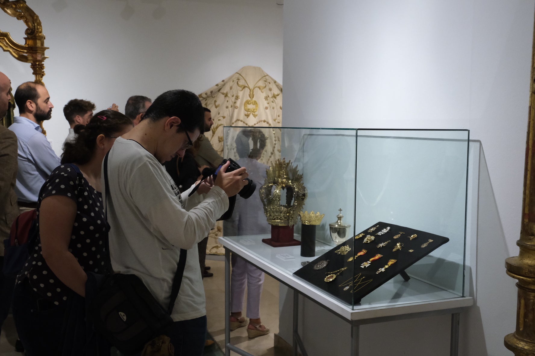 Fotos: la exposición &#039;Rosario, por Cádiz coronada&#039; en la Fundación Cajasol