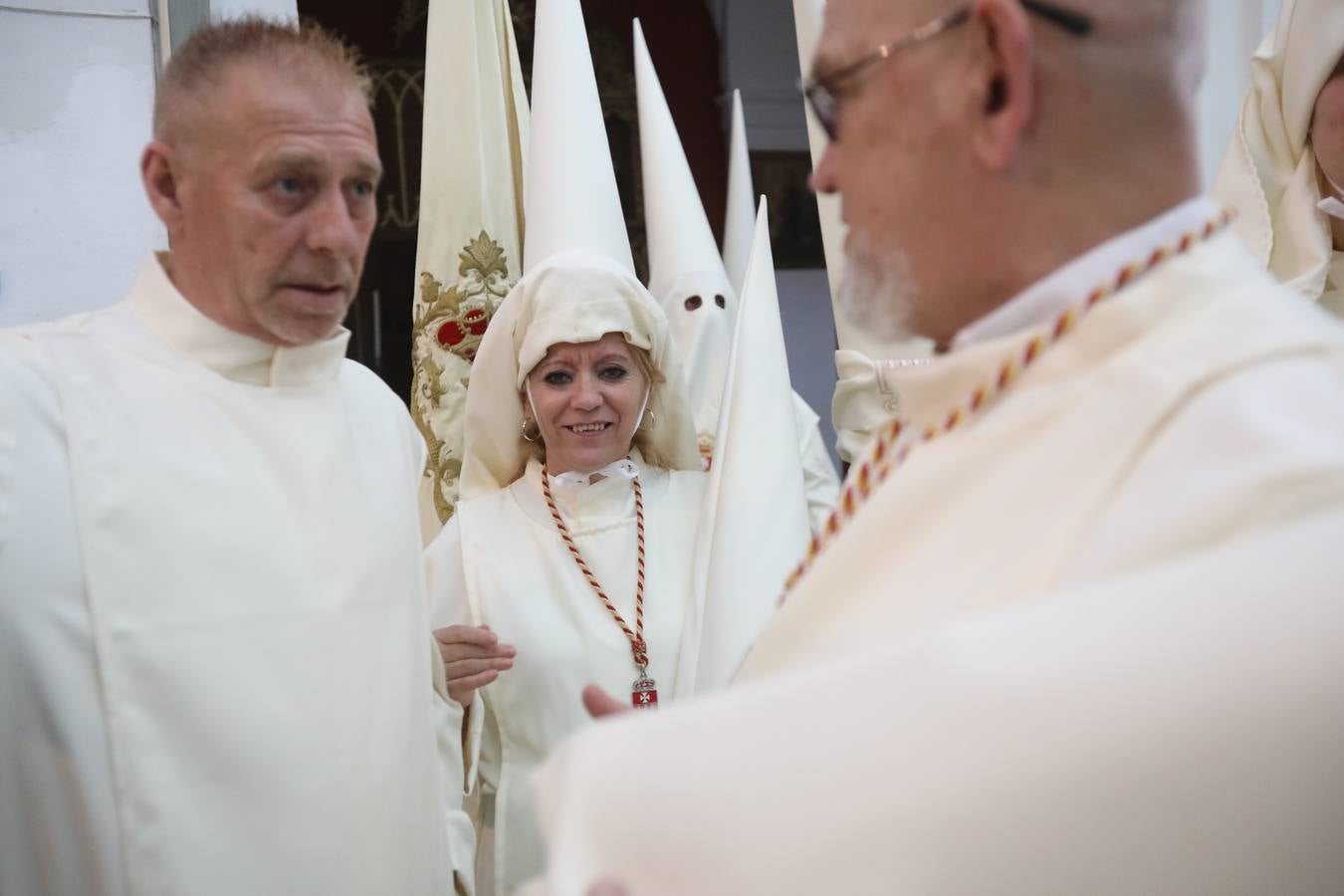 Fotos: el estreno procesional del Nazareno de la Obediencia de Cádiz