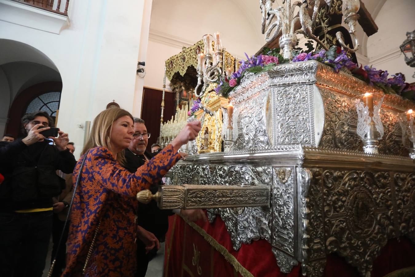 Fotos: el estreno procesional del Nazareno de la Obediencia de Cádiz