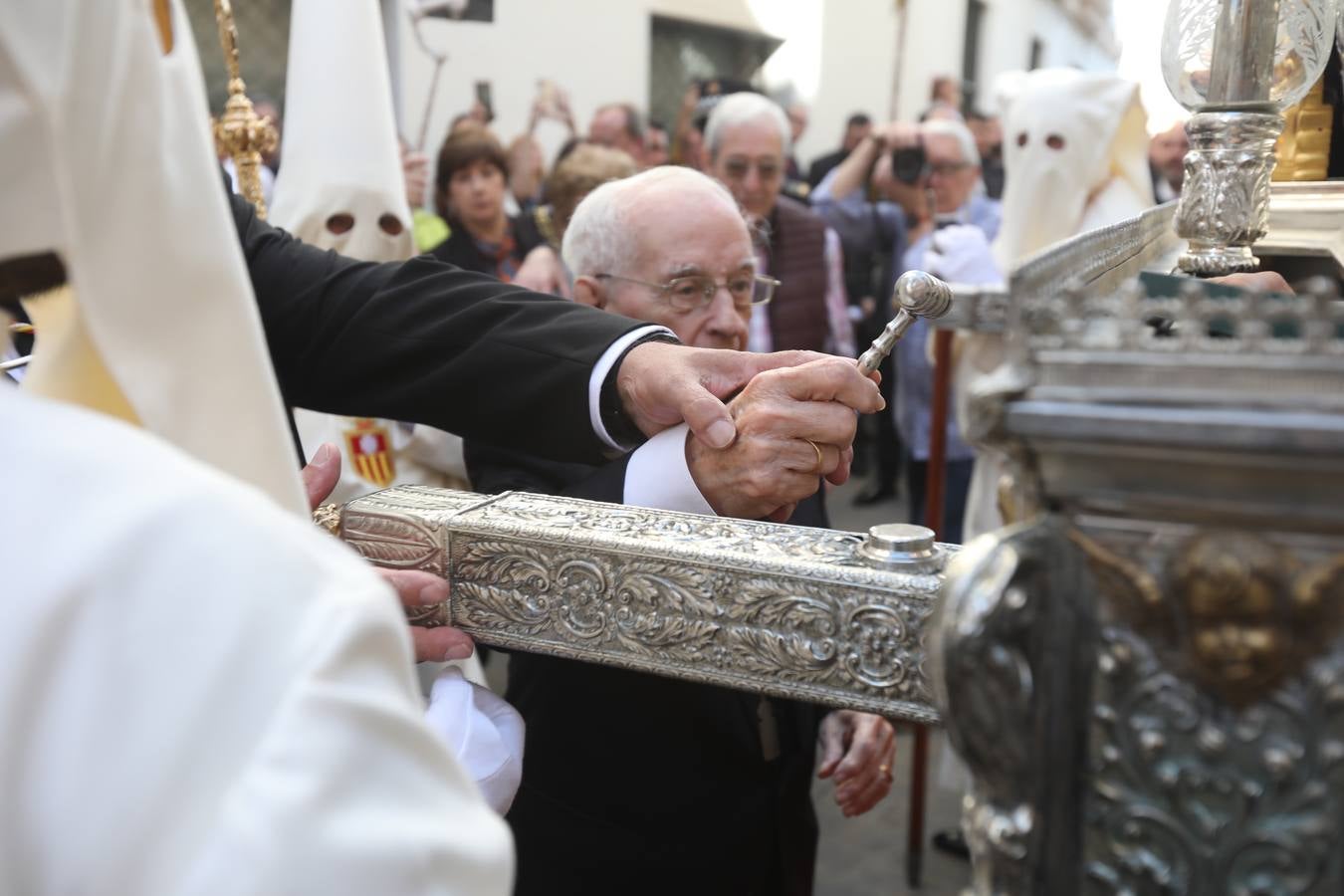 Fotos: el estreno procesional del Nazareno de la Obediencia de Cádiz