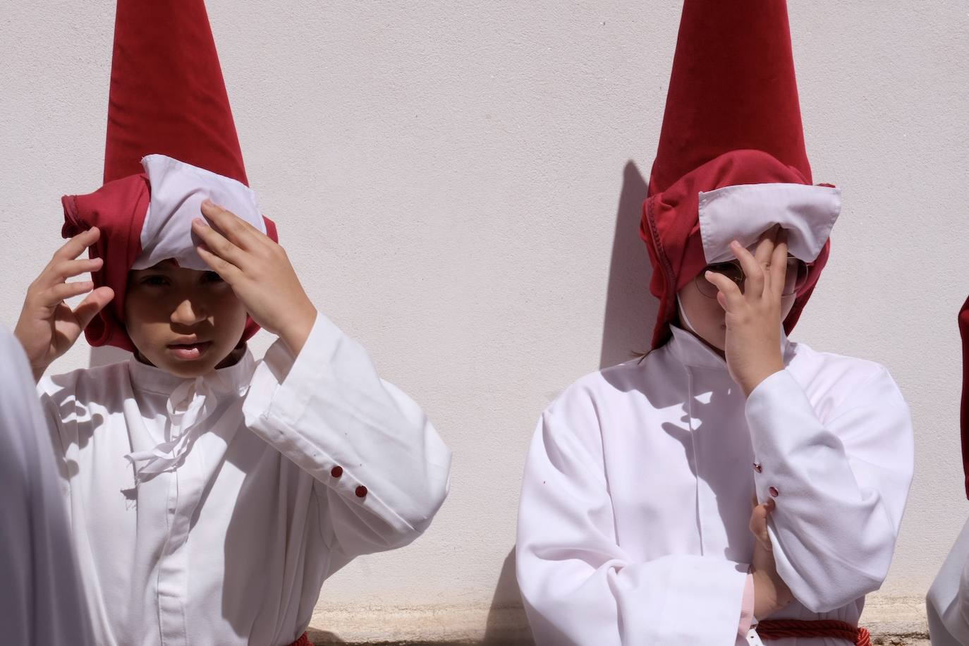 Fotos: la Borriquita ya luce en procesión en este Domingo de Ramos