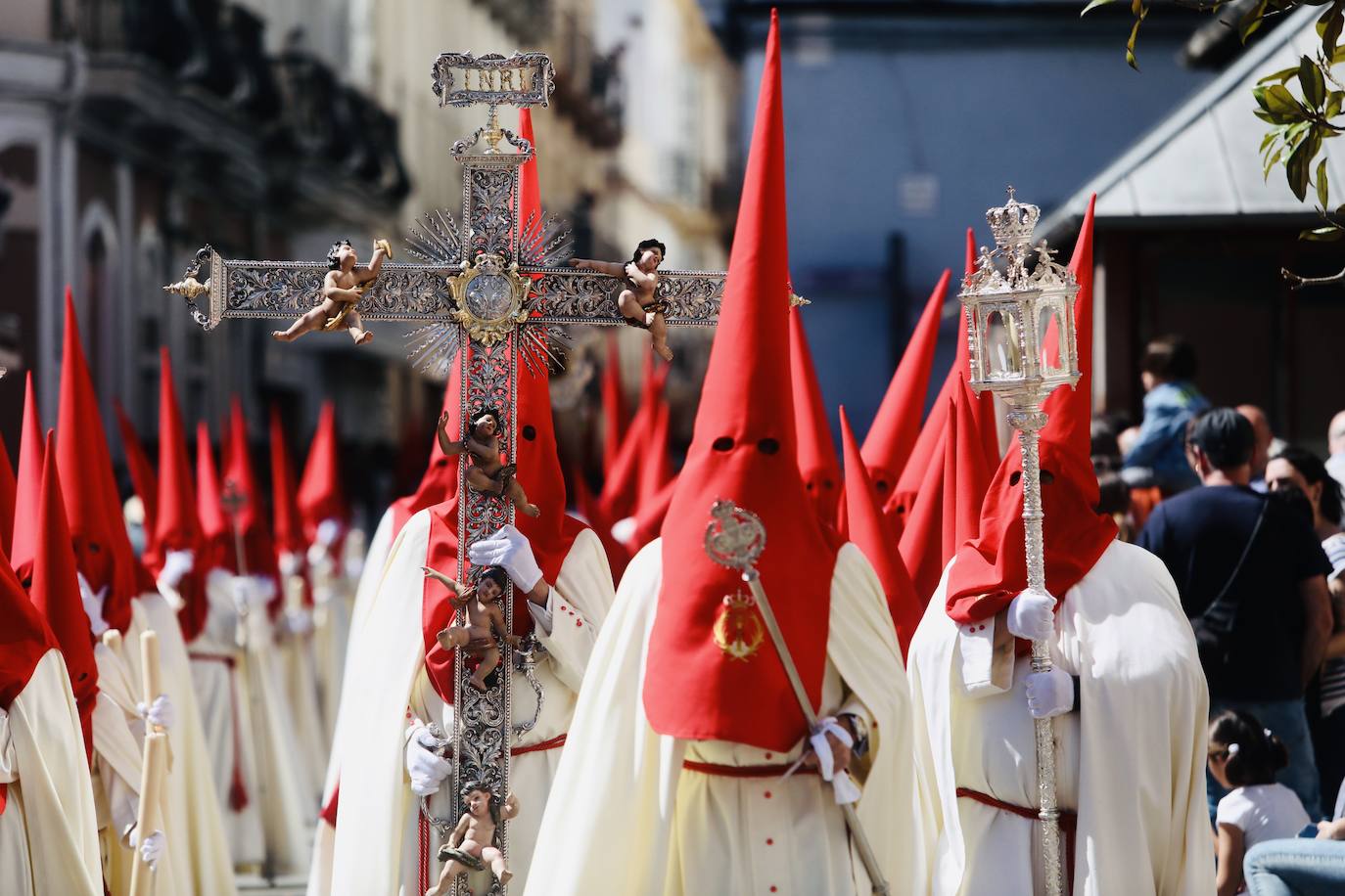 Fotos: Las Penas y su andar por las calles de Cádiz en este Domingo de Ramos