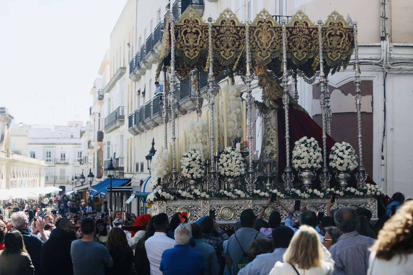 Fotos: Las Penas y su andar por las calles de Cádiz en este Domingo de Ramos