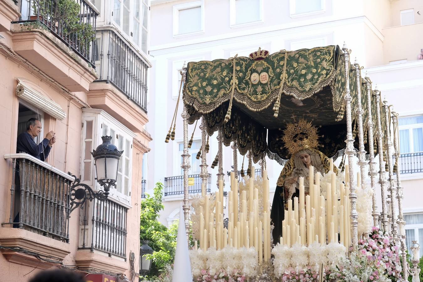 Fotos: El Nazareno del Amor recorre las calles de Cádiz