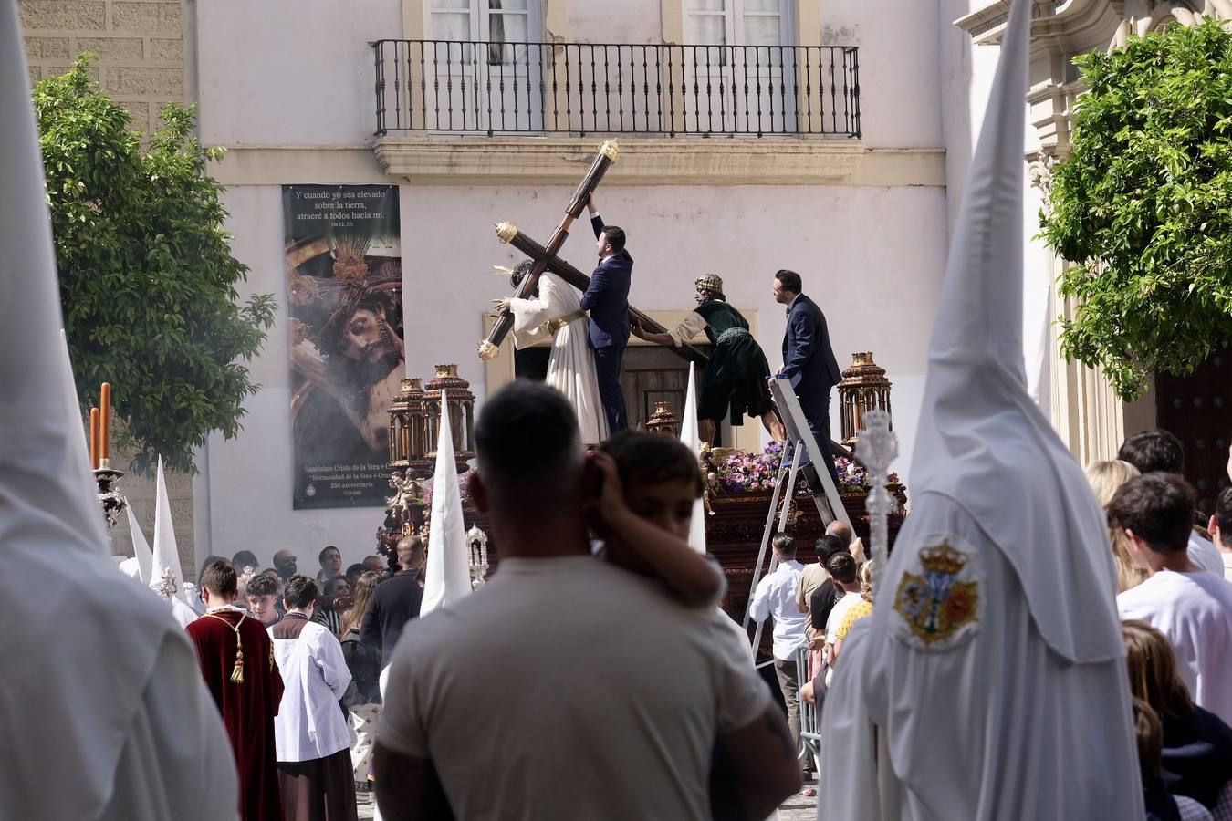 Fotos: El Nazareno del Amor recorre las calles de Cádiz