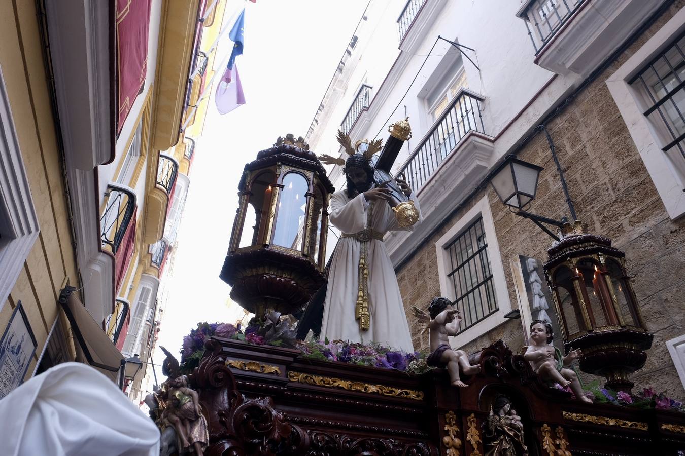 Fotos: El Nazareno del Amor recorre las calles de Cádiz