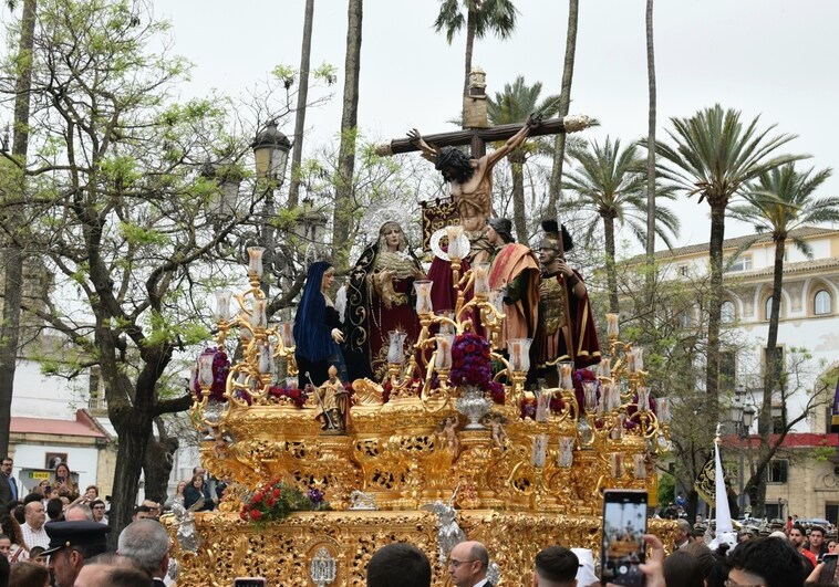 Martes Santo: Jerez vibra en la jornada con más cofradías en las calles de la ciudad
