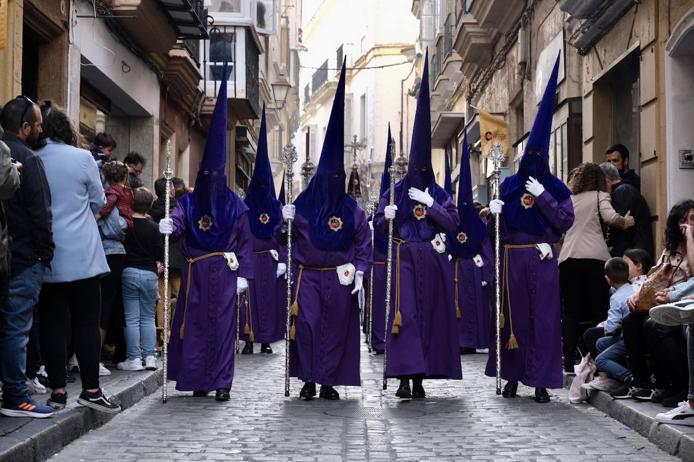 Fotos: Afligidos, el Jueves Santo en Cádiz