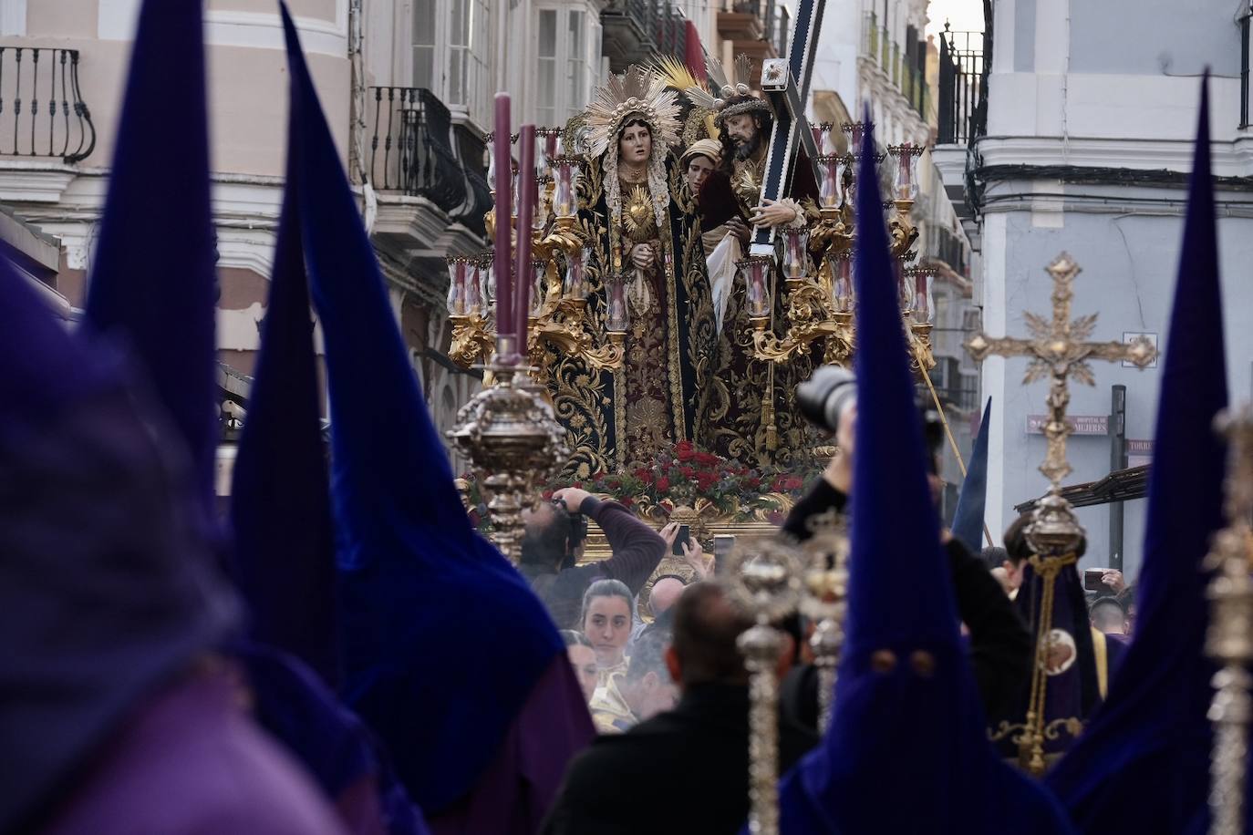 Fotos: Afligidos, el Jueves Santo en Cádiz