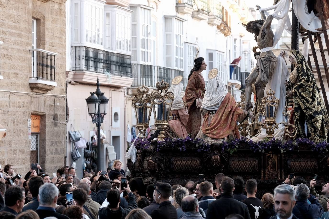 Fotos: Descendimiento, el Viernes Santo en Cádiz
