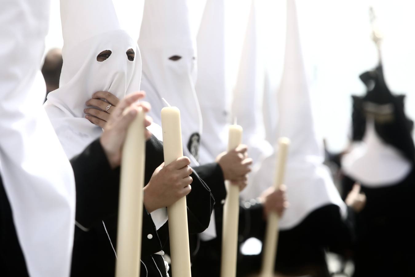 La hermandad de la Soledad y el Santo Entierro en el Sábado Santo de Cádiz