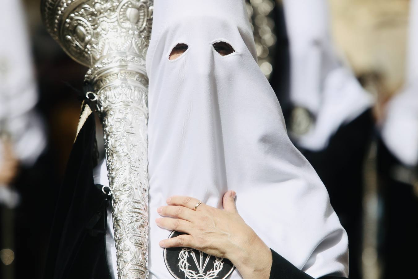 La hermandad de la Soledad y el Santo Entierro en el Sábado Santo de Cádiz