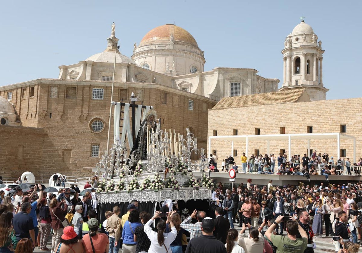 Virgen de la Soledad del Santo Entierro por el Campo del Sur