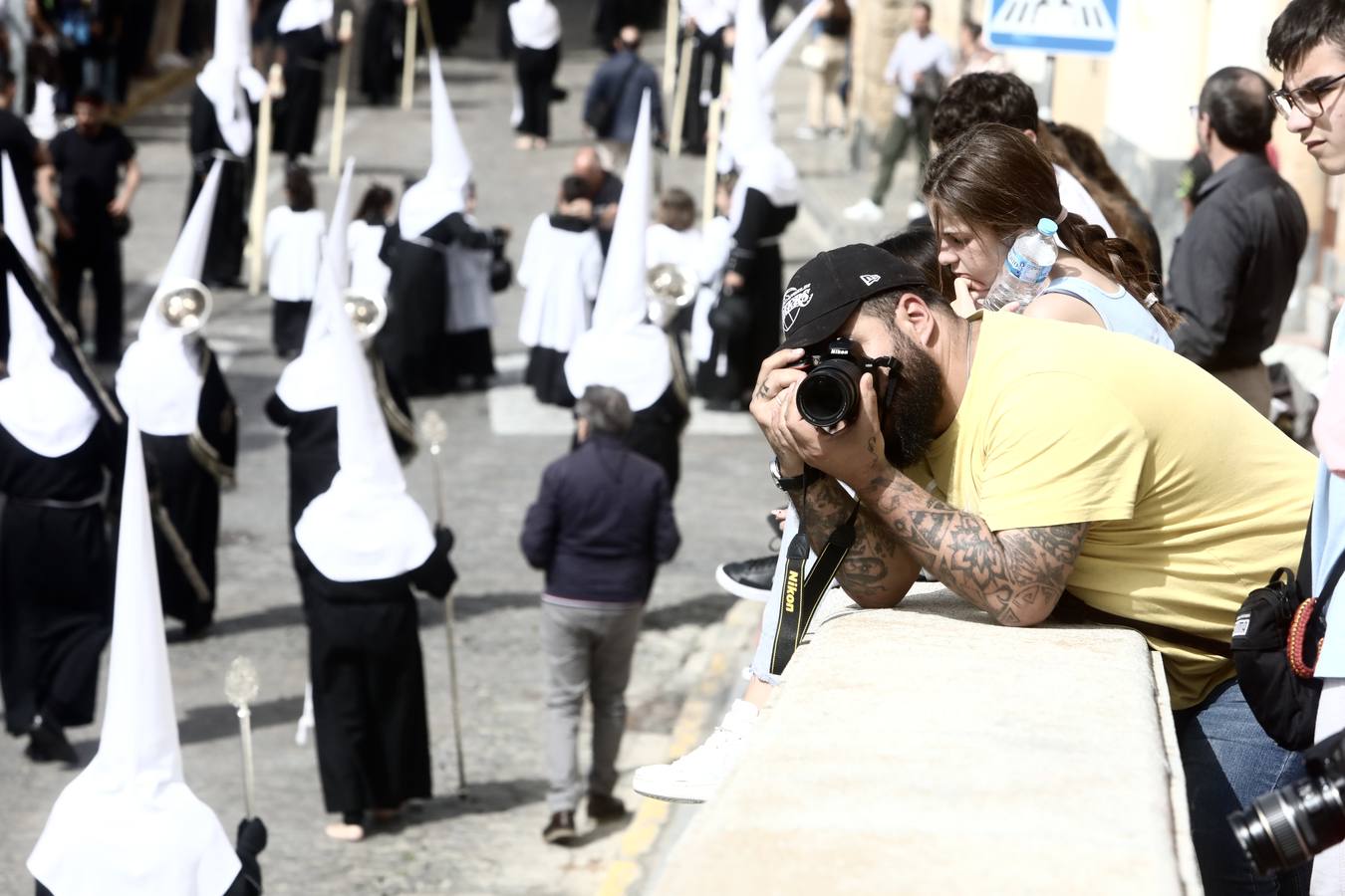 La hermandad de la Soledad y el Santo Entierro en el Sábado Santo de Cádiz