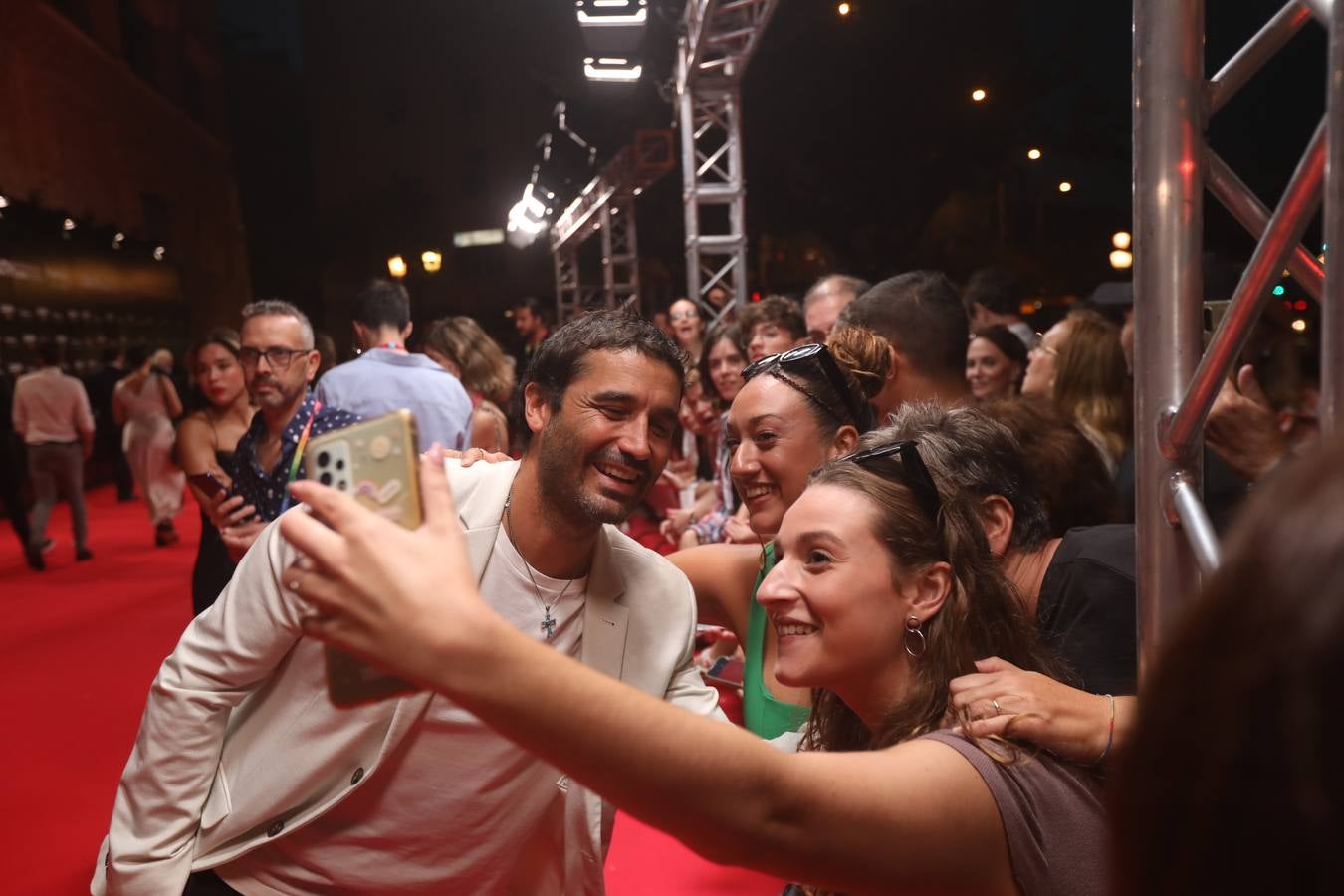 Alfombra roja: Cádiz recibe a las estrellas del South al ritmo de la Macarena