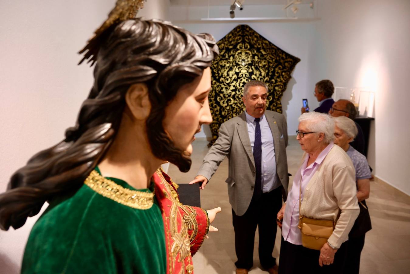 Fotos: Inaugurada la muestra de la hermandad del Caminito en la Fundación Cajasol