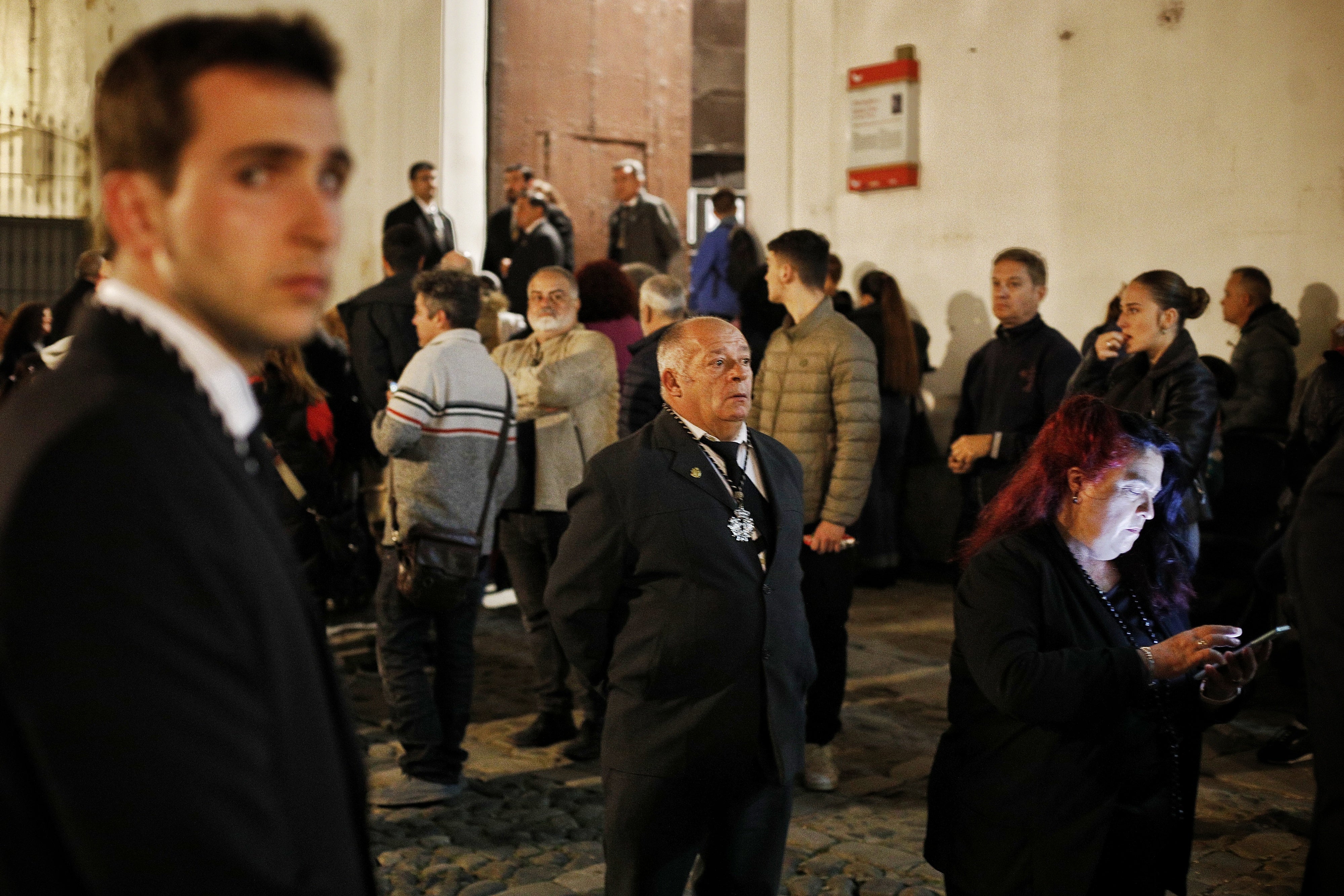 La lluvia desluce el Vía Crucis del Señor Yacente