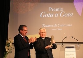 La Fundación Cajasol entrega sus Premios 'Gota a Gota de Pasión' al Obispo de Cádiz