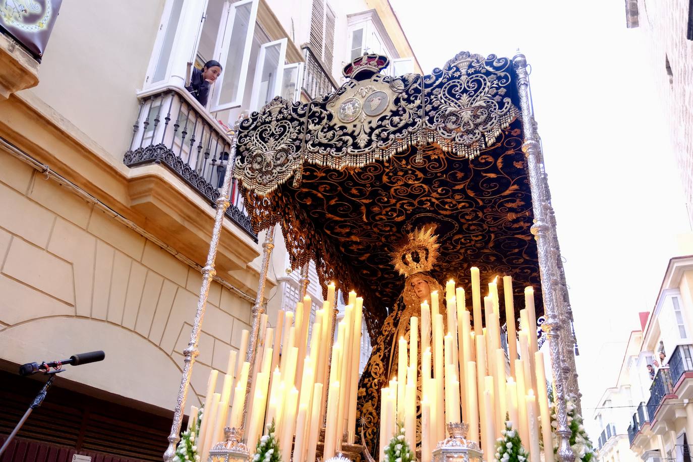Fotos: Servitas en el Viernes de Dolores de la Semana Santa de Cádiz 2024