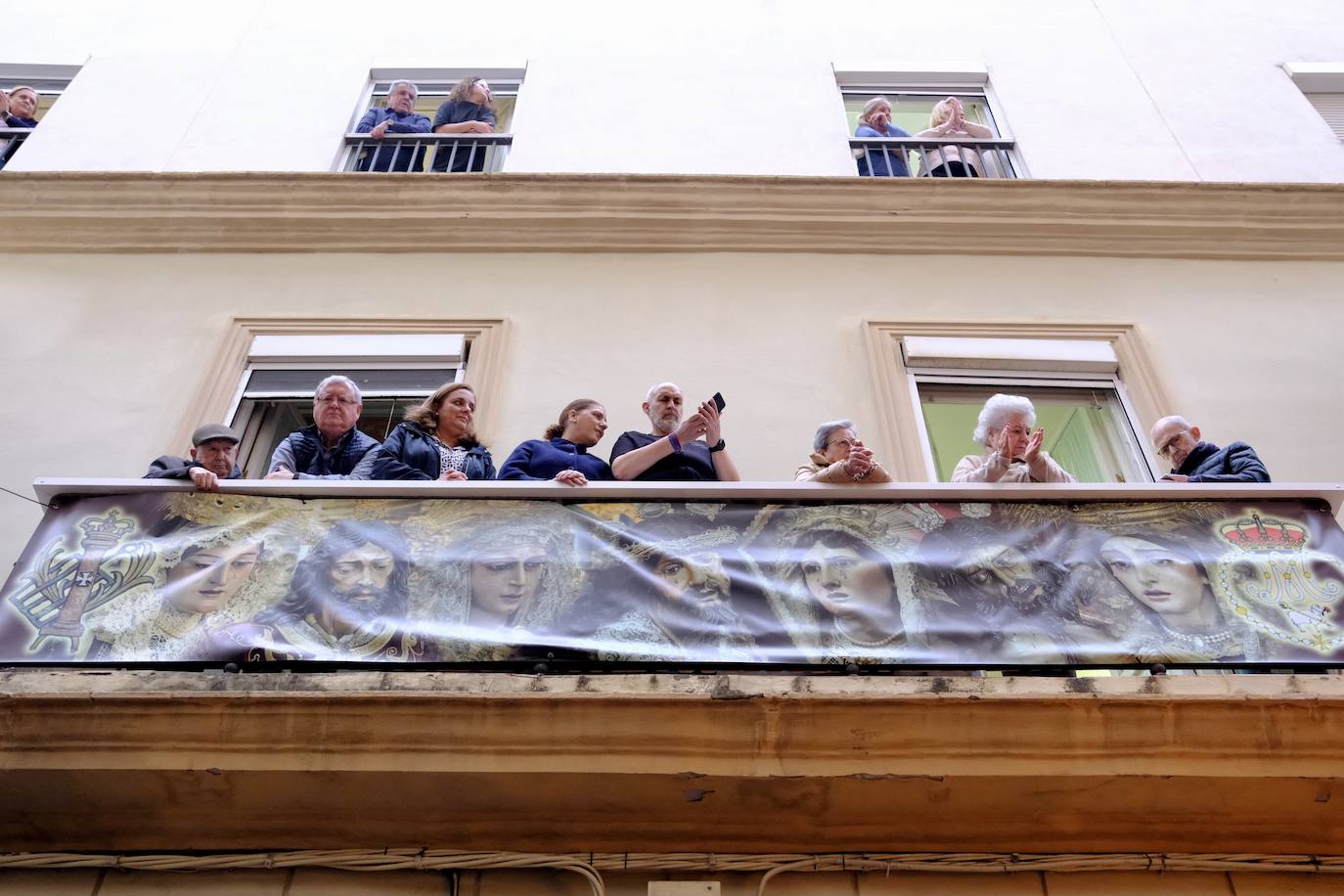 Fotos: Servitas en el Viernes de Dolores de la Semana Santa de Cádiz 2024