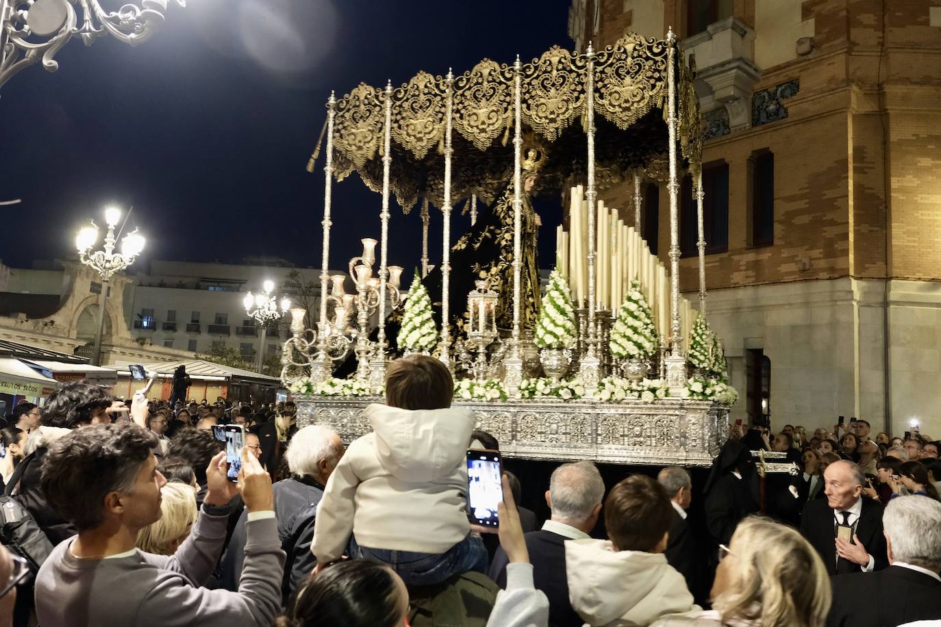Fotos: Servitas en el Viernes de Dolores de la Semana Santa de Cádiz 2024