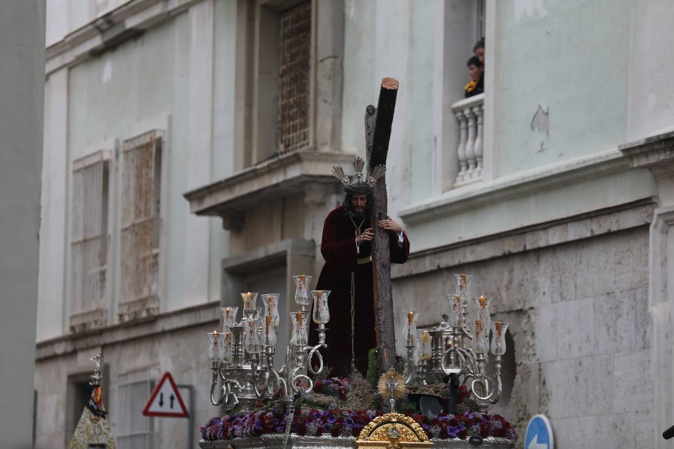 Fotos: El Nazareno de la Obediencia el Sábado de Pasión en la Semana Santa de Cádiz 2024